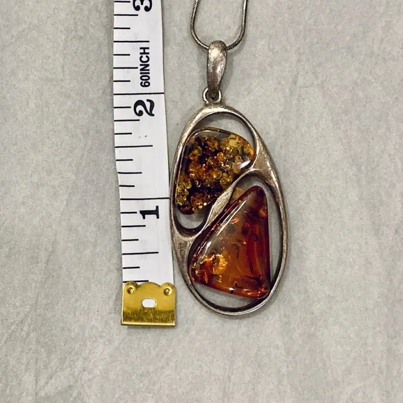 Amber pendant necklace - Picture 9 of 10